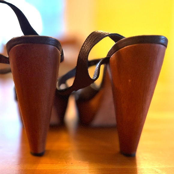 KORS Michael Kors Leather Strap Open Toe Shoes with 5 inch heel Brown.. - Picture 8 of 13